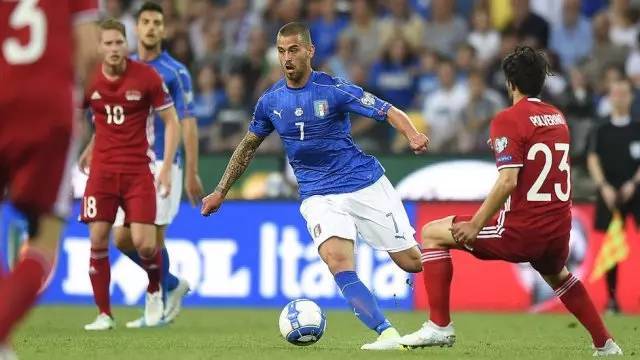 会让他在后 会让他在后